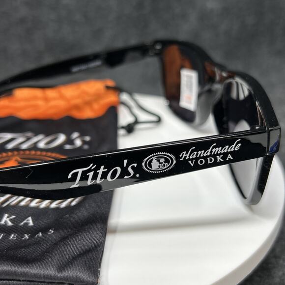 NEW Tito's Handmade Vodka Adult Sunglasses Stylish Pouch Set Promotional UV400 - Picture 5 of 8
